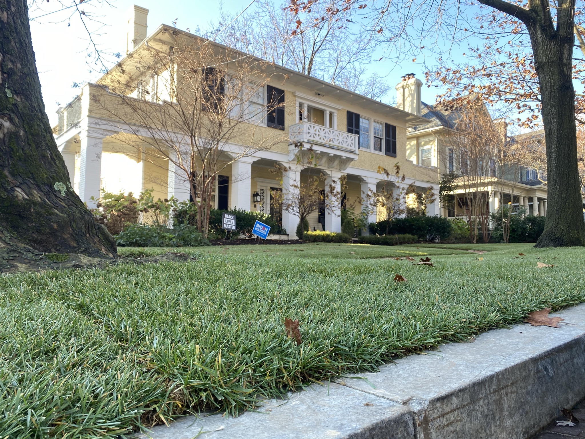 martinsDCyelCloseUpAfterbiden